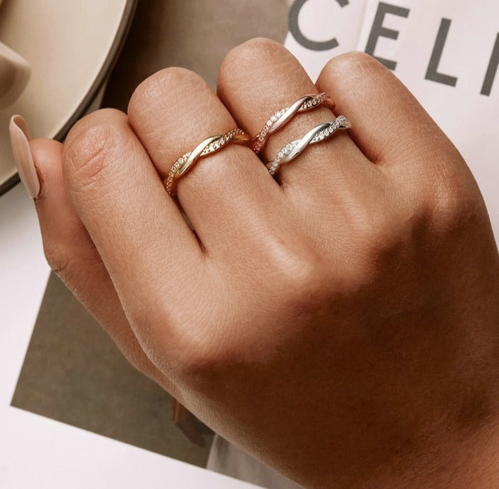 Anel em Prata 925 Torcido Zircônia