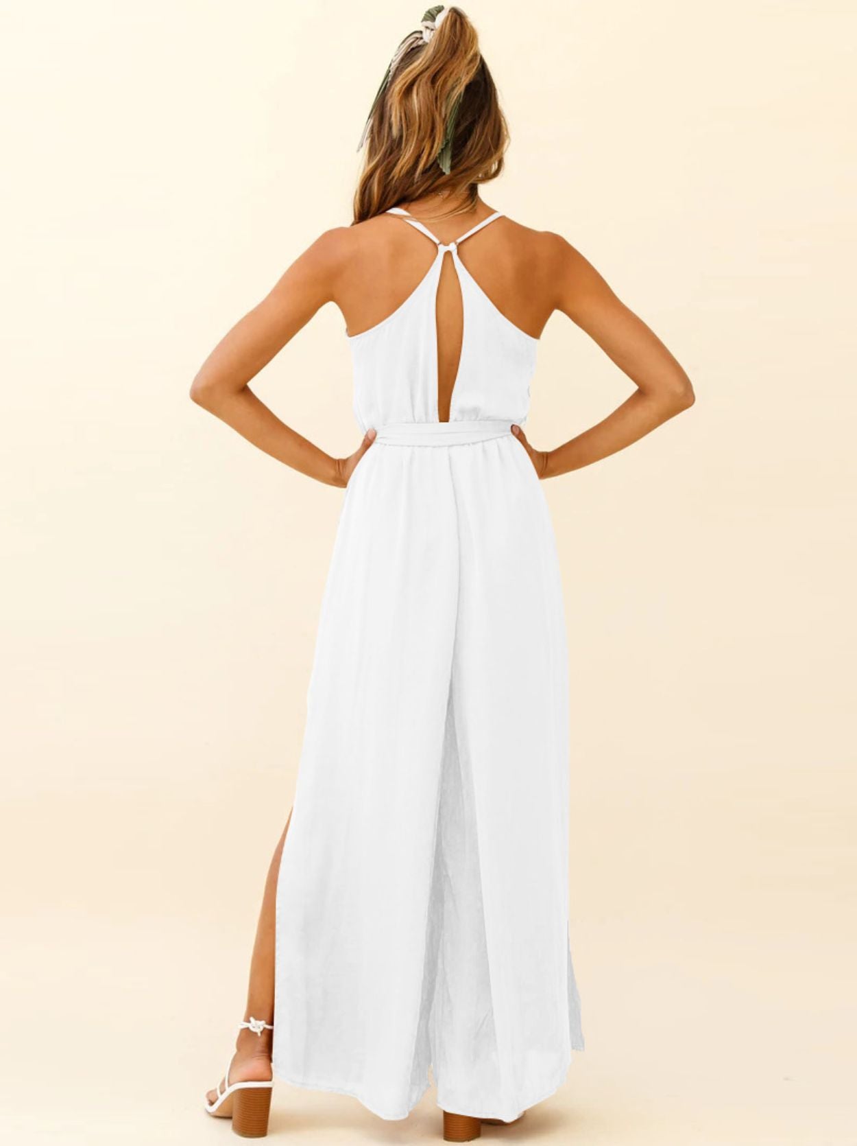 Macacão Cayman com Decote V e Fenda Lateral