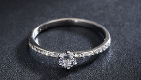 Anel em Prata 925 Solitário Clássico Cravejado